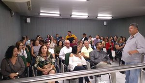 Professores denunciam atrasos e falta de compromisso de Teófilo com Educação