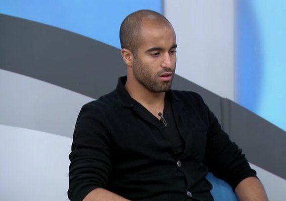 Lucas critica administração do São Paulo e mostra confiança em Ceni