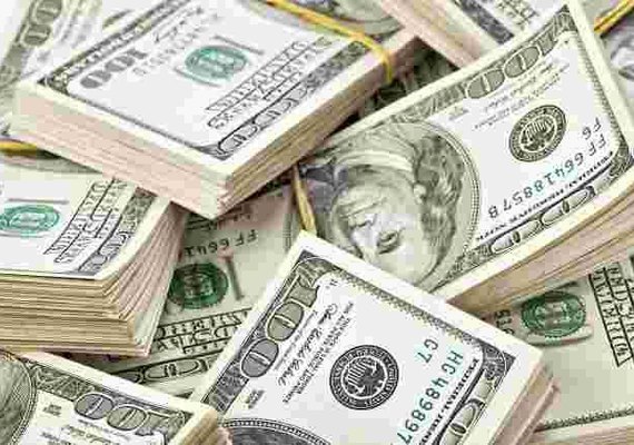 Dólar fecha a R$ 3,31 nesta sexta e acumula alta de mais de 2% no mês