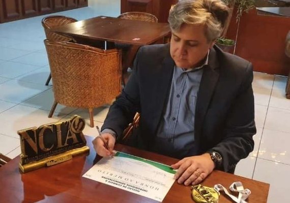 Núcleo de Combate a Improbidade Administrativa concede honraria a Vitor Cansanção