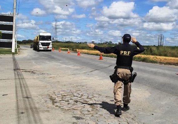 PRF prende condutor com cinco mandados de prisão em aberto