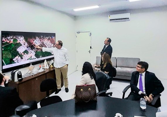 Luciano Barbosa garante terreno para construção da sede da PF em Arapiraca