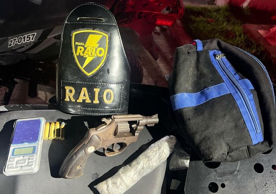 Abordagens da PM apreendem quatro armas de fogo e 3,6 Kg drogas na capital e interior