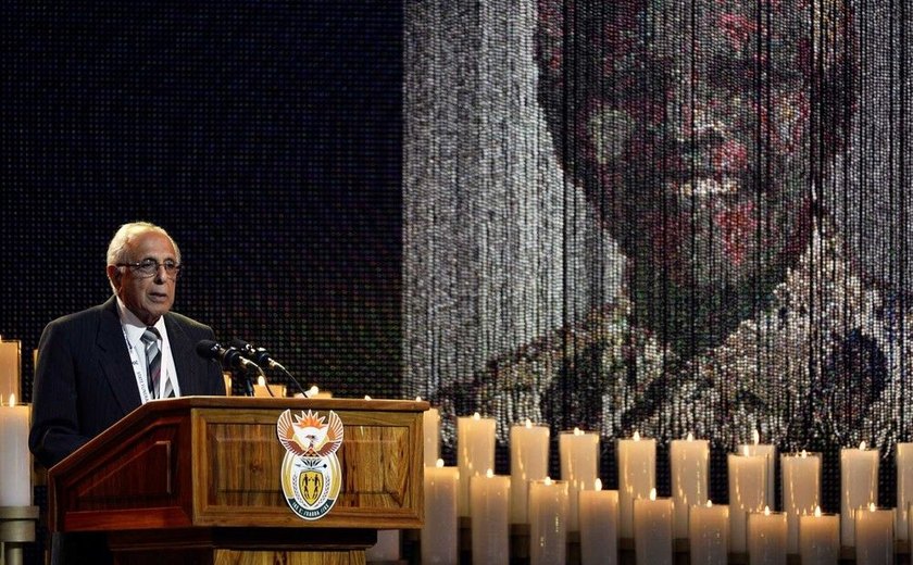 Morre Ahmed Kathrada, ex-companheiro de cela de Nelson Mandela