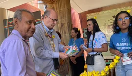 Reitor da Ufal destaca importância da inclusão social durante visita à Bienal do Livro