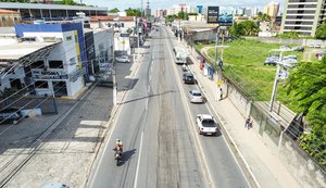 Obras de reparo asfáltico causam interdição de trecho da Avenida Gustavo Paiva