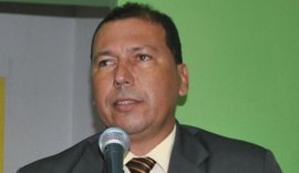 Vereador ignora buracos na cidade e pede construção de ciclovia