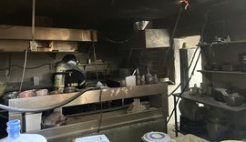Incêndio em restaurante na Praia do Francês mobiliza Corpo de Bombeiros