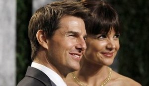 Katie Holmes recebeu milhões do ex Tom Cruise para não se expor