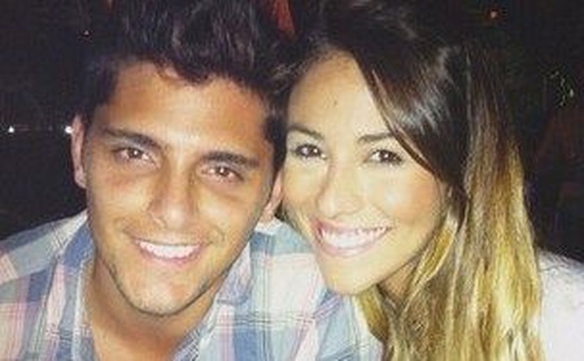 Bruno Gissoni reata com ex-namorada Stephanie Marques