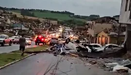 Ciclone causa destruição, deixa 4 mortos e 400 feridos no Paraná