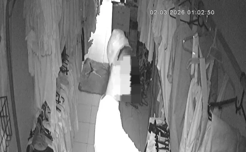 Câmera flagra furto a loja de roupas no bairro Bom Sucesso, em Arapiraca