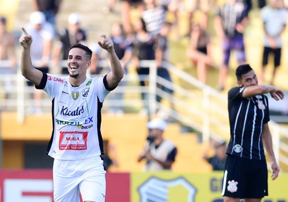 Corinthians leva 3x2 do Bragantino e precisa vencer por dois gols em Itaquera