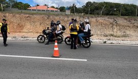 Ação educativa aborda mais de 100 motociclistas na Rota do Mar