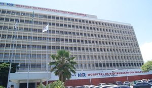 Turista mordido por tubarão é retirado da sedação e apresenta melhora