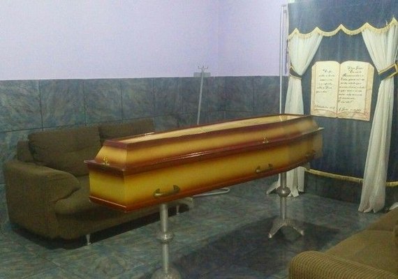 Corpo de Loalwa Braz é liberado do IML e levado para funerária