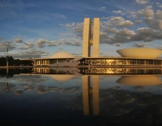 Artigo defende debate político baseado em propostas e prestação de contas