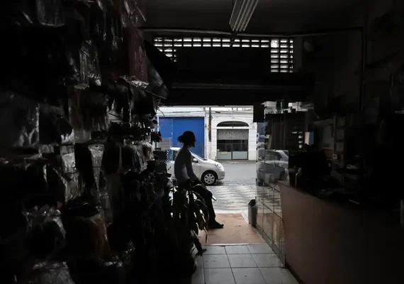 Vendavais, quedas de árvores e desabamentos deixam 8 feridos em SP