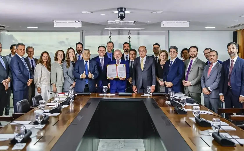 Lula sanciona Lei Antifacção e defende prisão de magnatas do crime