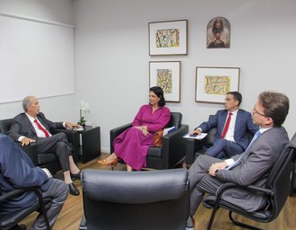 Celyrio Adamastor discute temas administrativos com a OAB/AL