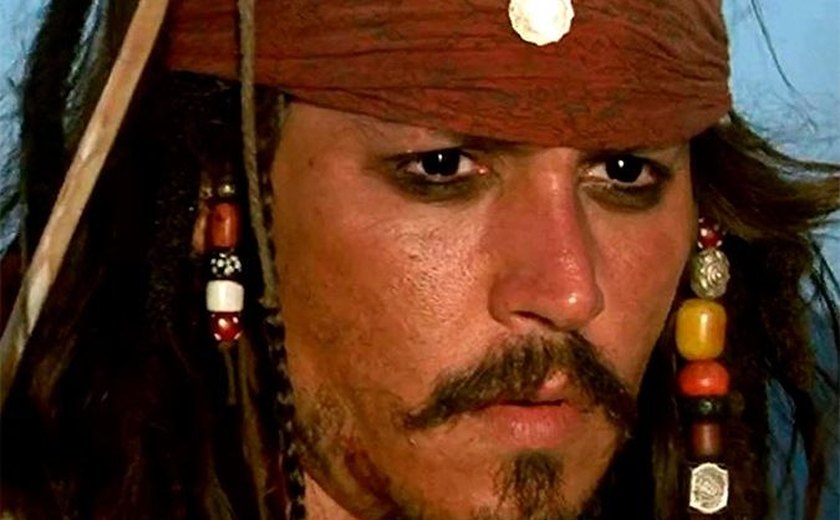 Johnny Depp conta como Amber Heard Cortou parte do seu dedo con uma ga