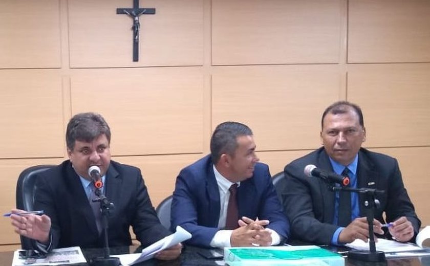 Vereadores decepcionam e assinam cheque em branco para o prefeito Rogério Teófilo