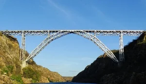 Homem morre após queda de ponte de mais de 80 metros em Delmiro Gouveia