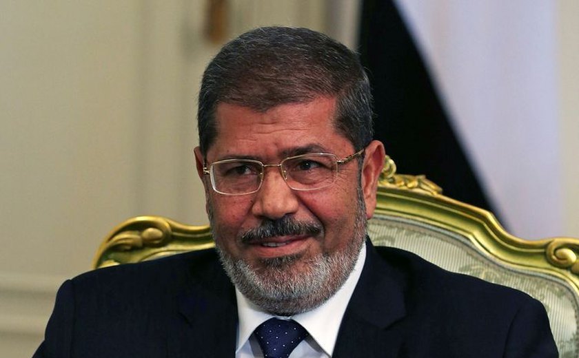Ex-presidente do Egito morre durante audiência em tribunal