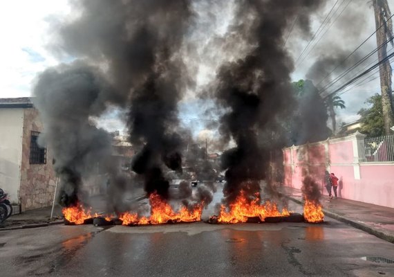 Greve geral: Protestos fecham estradas e diminuem transportes em Alagoas