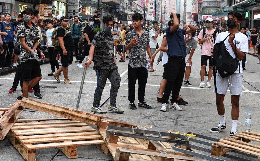 Em Hong Kong, polícia prende manifestantes em mais um dia de protestos