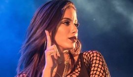 Anitta desabafa após seguir perfil de apoio a Bolsonaro; assista