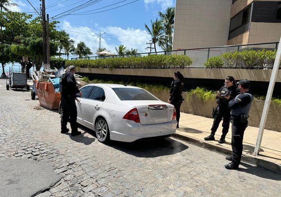 Homem é preso dentro de carro durante tentativa de furto em Maceió