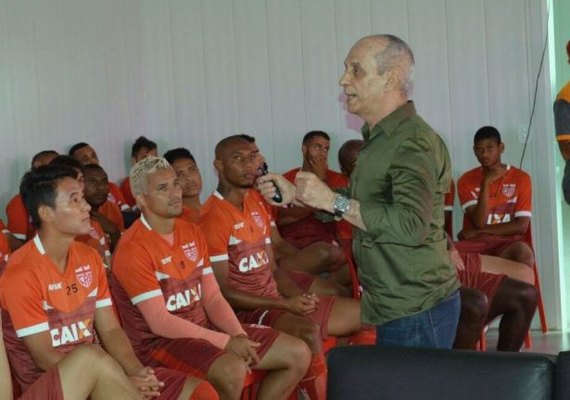 Elenco do CRB participa de mais um treinamento de coaching no CT