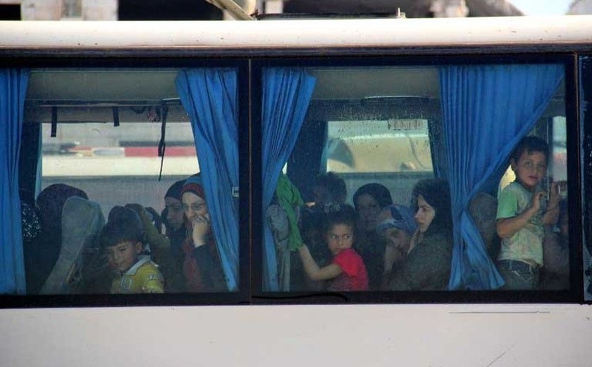 Síria reinicia nesta quarta a retirada de moradores de cidades sitiadas