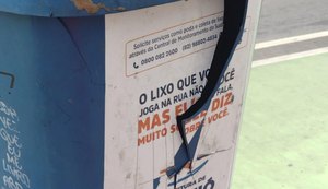 Jovem usa explosivo para destruir papeleira em praça no bairro do Prado