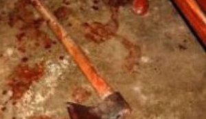 Homem mata companheira a machadadas e fere afilhado no Sertão