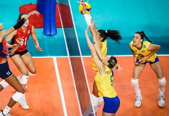 Brasil perde para os Estados Unidos por 3 a 0 no vôlei feminino