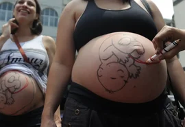 Fatores sociais e estruturais empurram mulheres para cesarianas