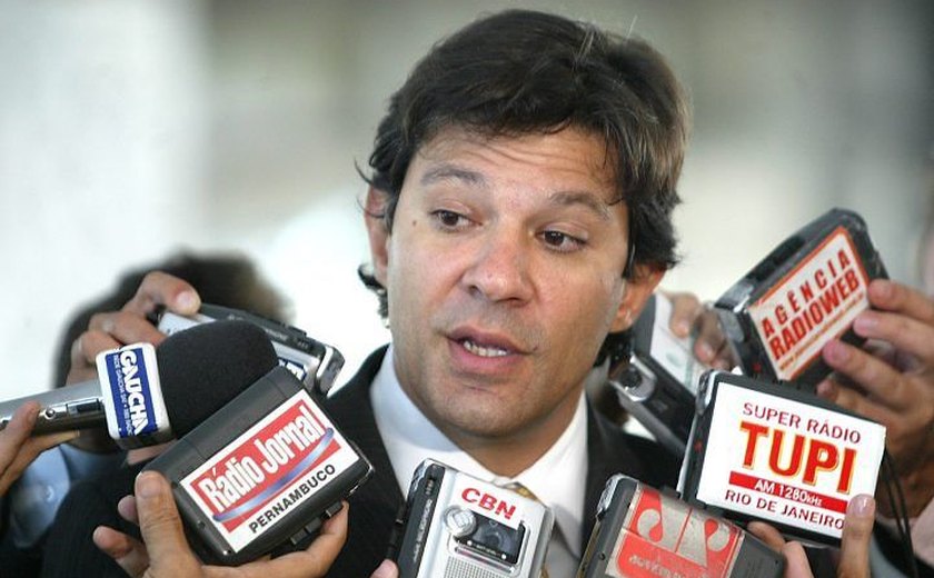 Haddad afirma que Bolsonaro não tem coragem de enfrentá-lo
