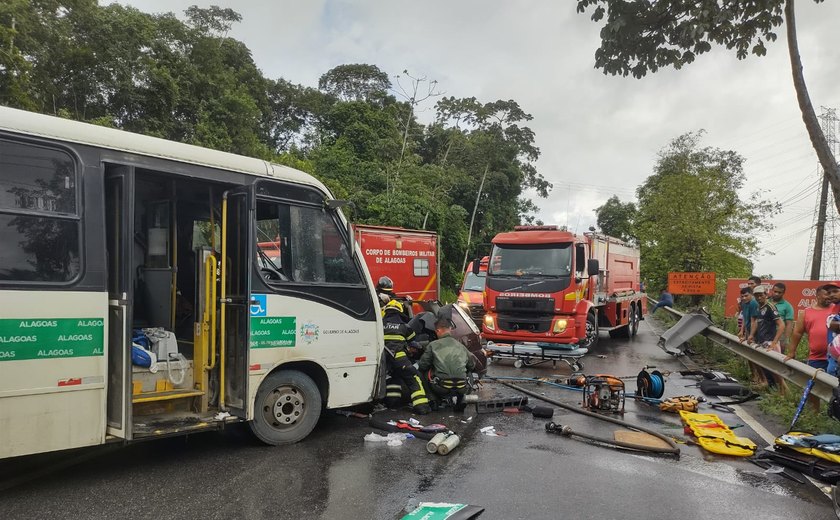 Colisão entre van e carro na Ladeira do Catolé deixa homem ferido com fraturas expostas