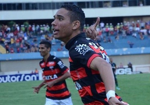 Atlético-GO derrota Goiás e fica a um passo da Série A do Brasileirão