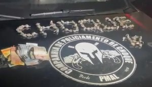 Policiamento de Choque prende homem com 100 bombinhas de maconha em Rio Largo