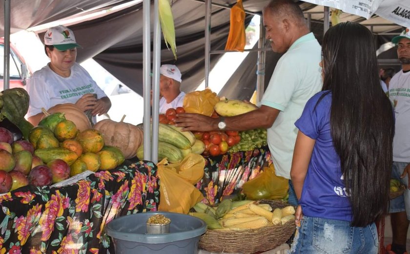 Iteral realiza a segunda feira agrária do crédito fundiário em Santana do Ipanema