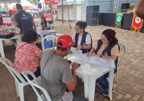 Saúde realiza testagem rápida e trabalho educativo na Feira da Reforma Agrária
