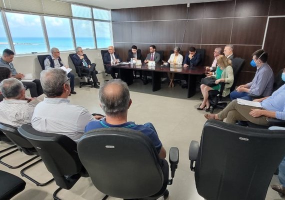 Presidente e corregedor do TRE se reúnem com juízes eleitorais para discutir detalhes do dia da eleição