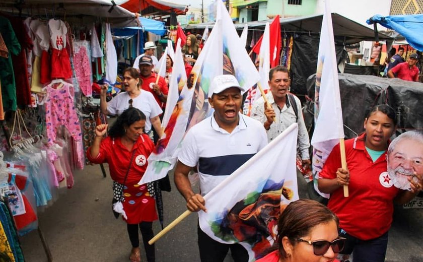 Caravana Lula Livre percorre as ruas de Arapiraca