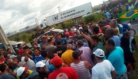 Caminhoneiros decidem rumos da greve nesta quarta-feira (30)