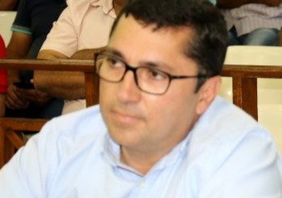 Vereador denuncia atraso de três meses no pagamento a transportadores em Arapiraca