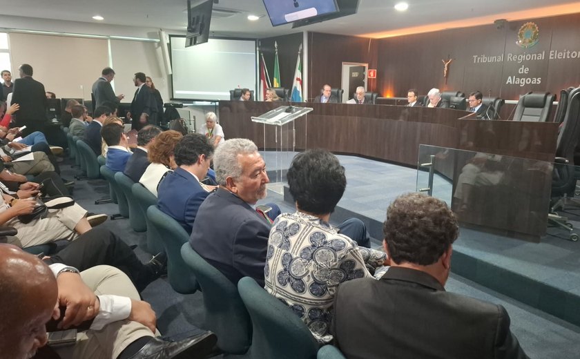 Julgamento de ação que pode cassar mandato de Paulão é suspenso no TRE/AL