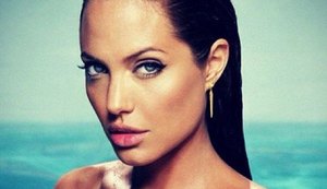 Jolie foi diagnosticada com paralisia facial graças a stress do divórcio